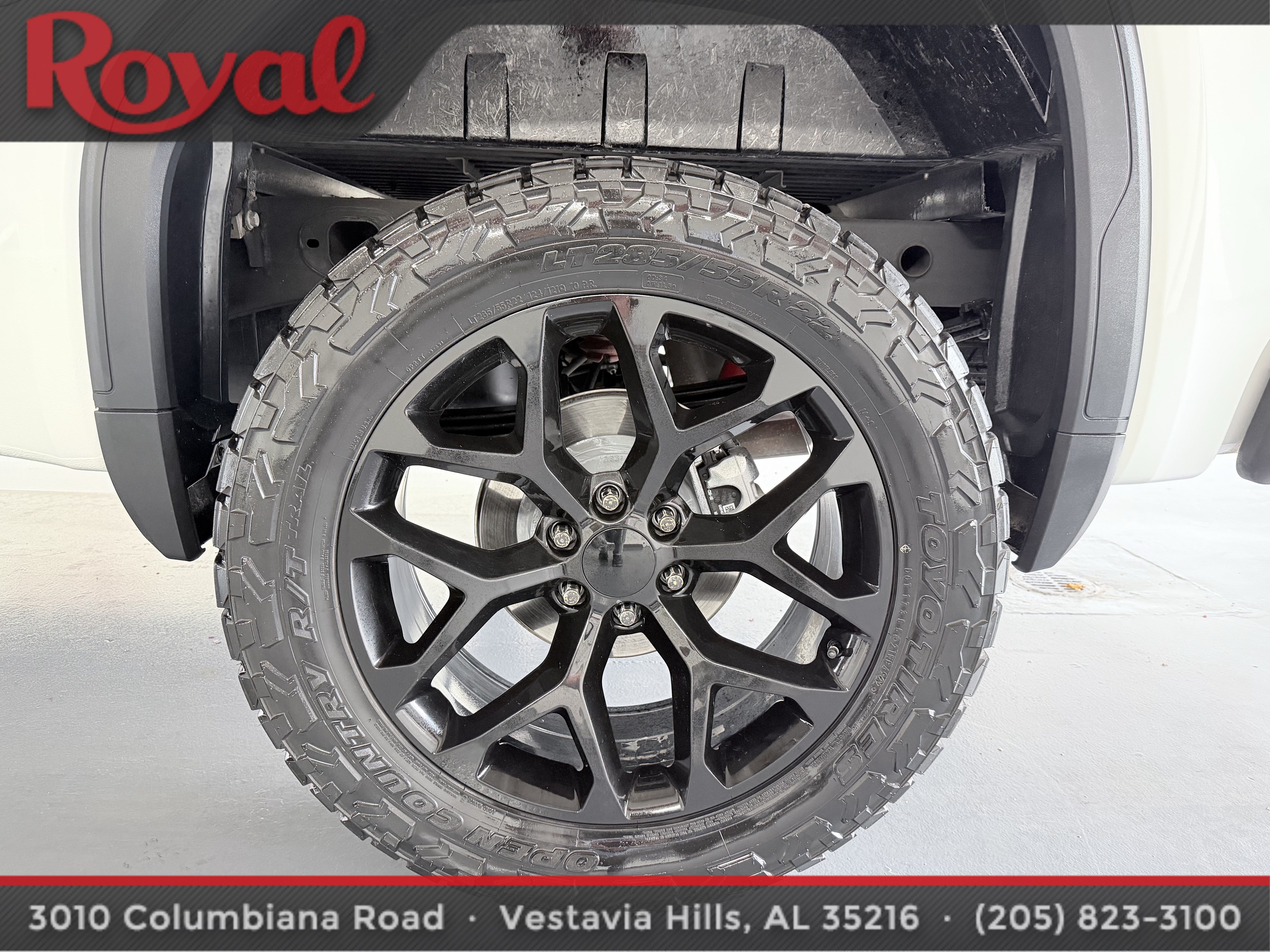 Used 2025 GMC Sierra 1500 AT4 w/ AT4 Premium Package AWD/4WD image 9