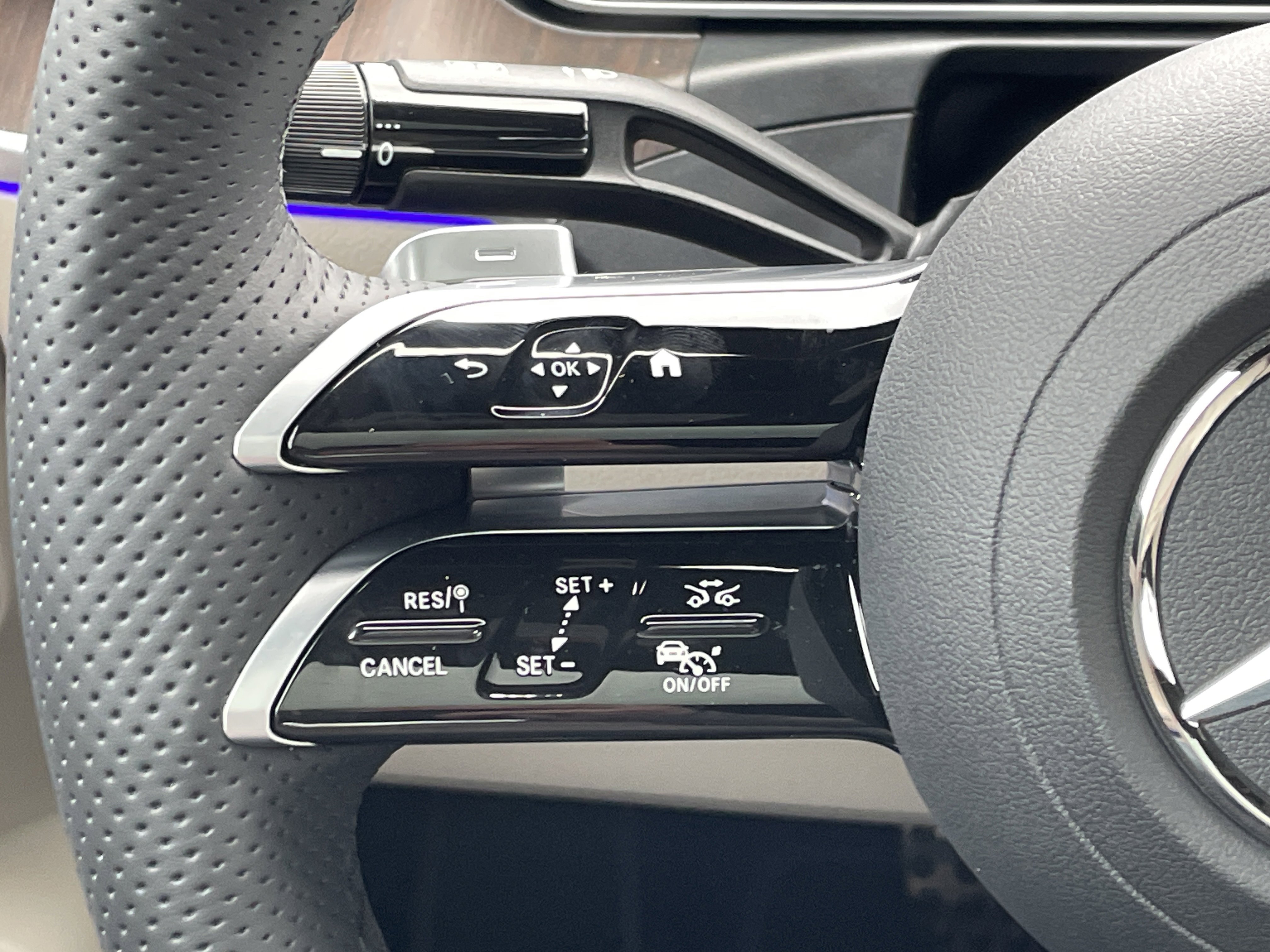 New 2026 Mercedes-Benz CLE 300 4MATIC Coupe image 23