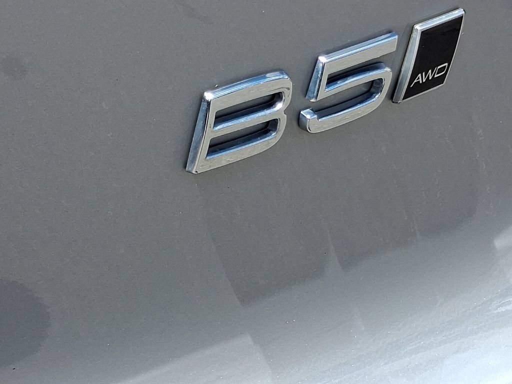 Certified 2024 Volvo XC40 B5 Plus AWD/4WD image 10