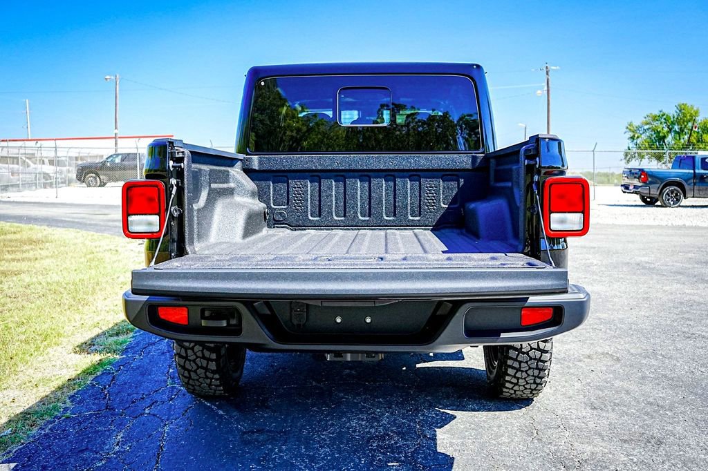 New 2025 Jeep Gladiator Sport image 10