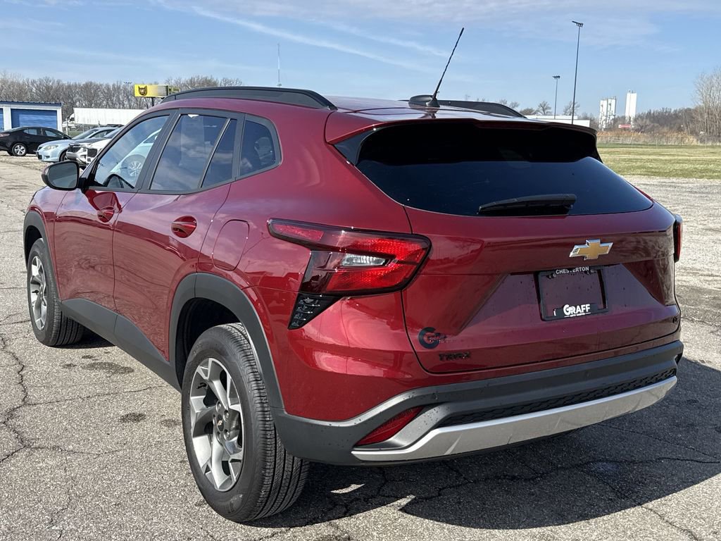 Used 2025 Chevrolet Trax LT w/ Driver Confidence Package image 6