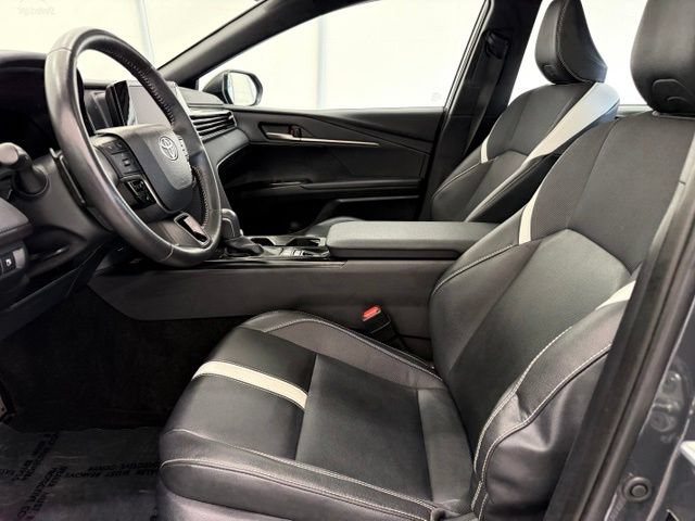 Used 2025 Toyota Camry SE AWD/4WD image 11