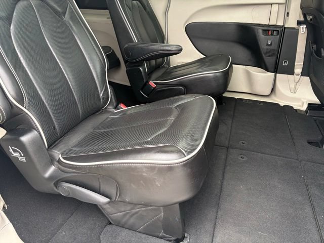 Used 2023 Chrysler Pacifica Limited FWD image 20