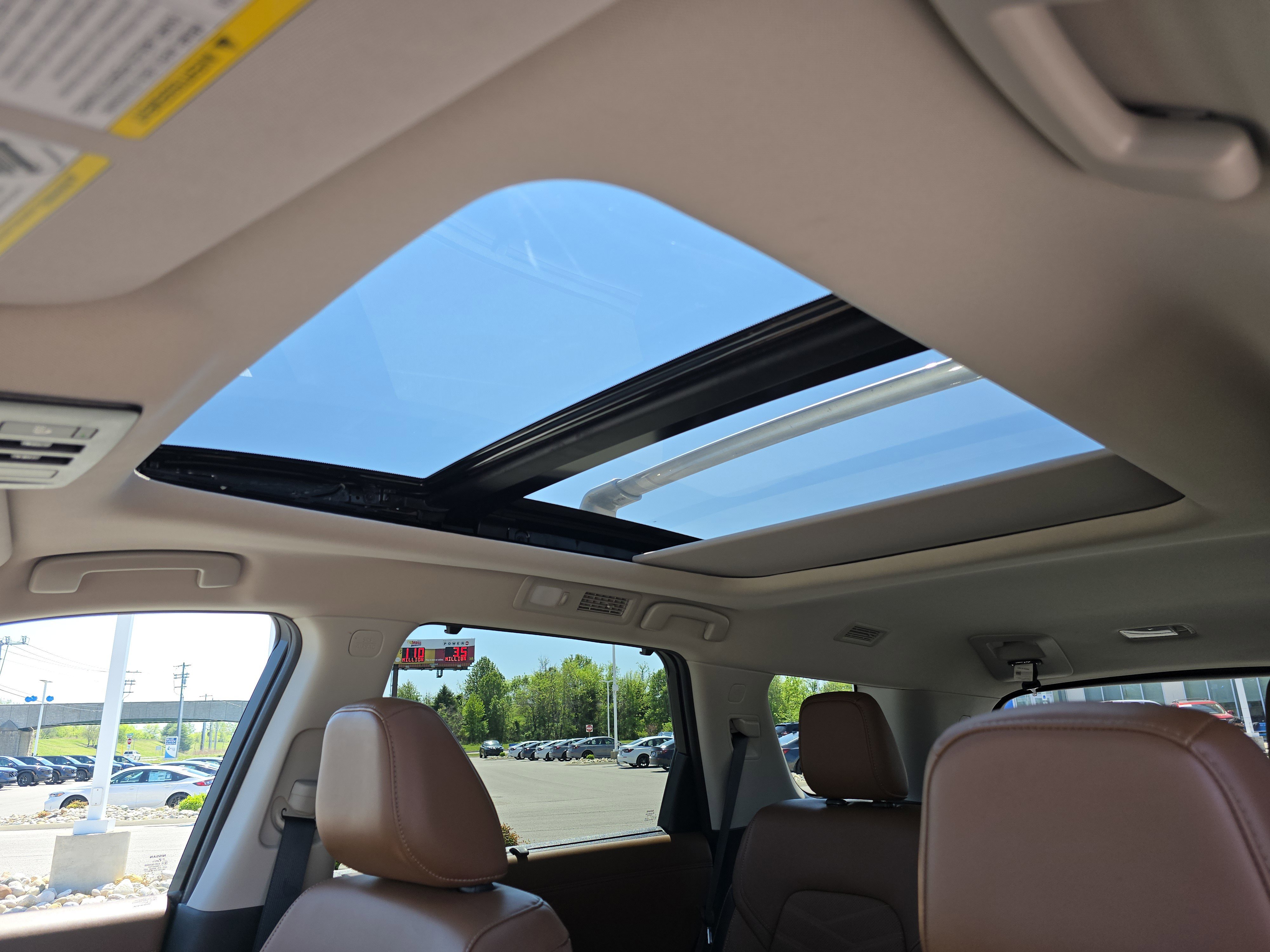 Used 2024 Nissan Pathfinder Platinum image 5