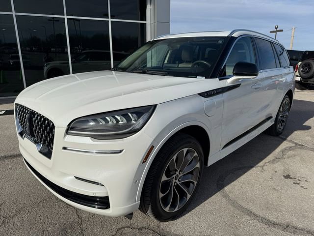 Used 2023 Lincoln Aviator Grand Touring w/ Equipment Group 301A AWD/4WD image 3