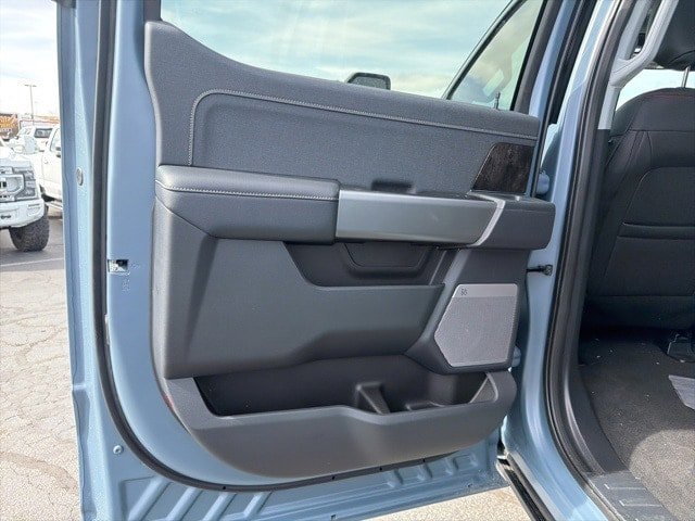 New 2026 Ford F250 Lariat w/ Black Appearance Package image 33