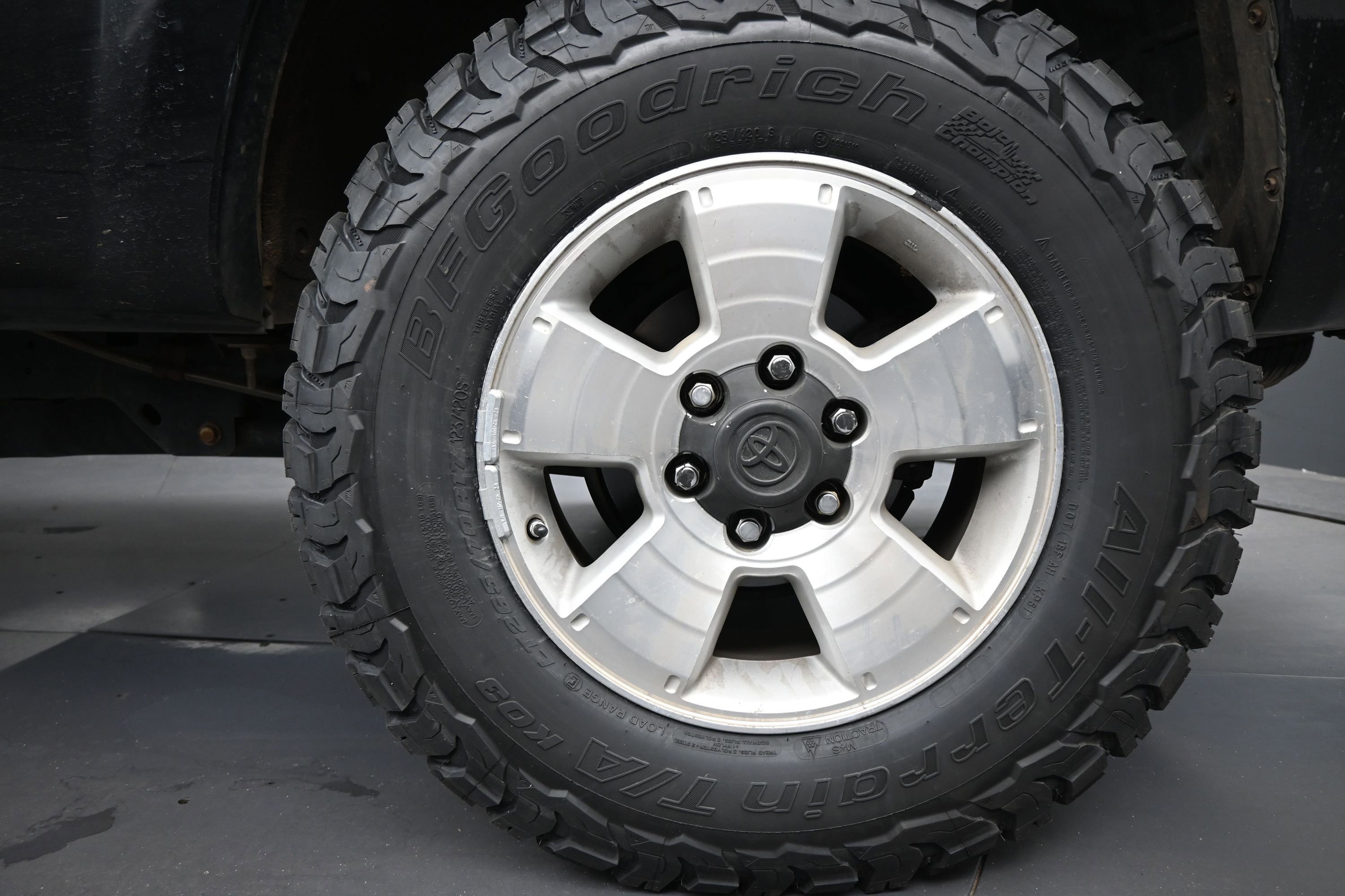 Used 2007 Toyota 4Runner SR5 AWD/4WD image 16