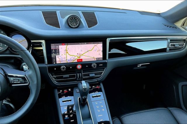 Used 2025 Porsche Macan image 15
