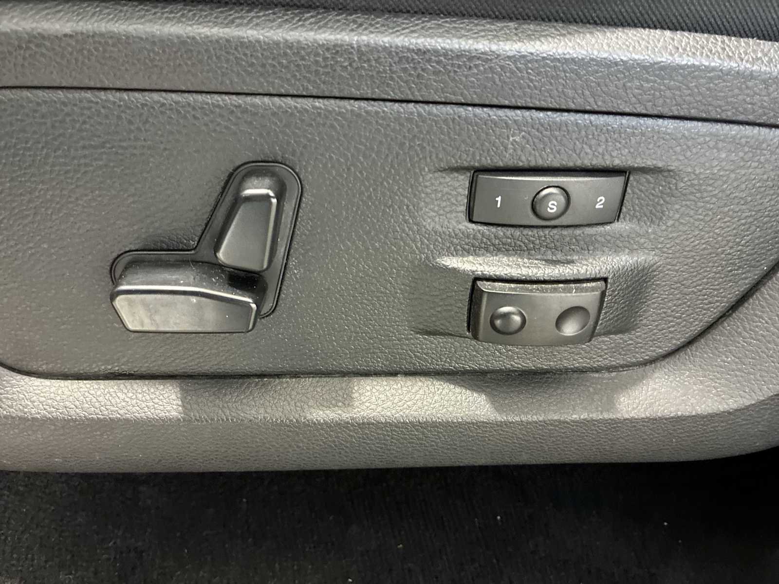 Used 2014 RAM 1500 Laramie w/ Convenience Group image 14