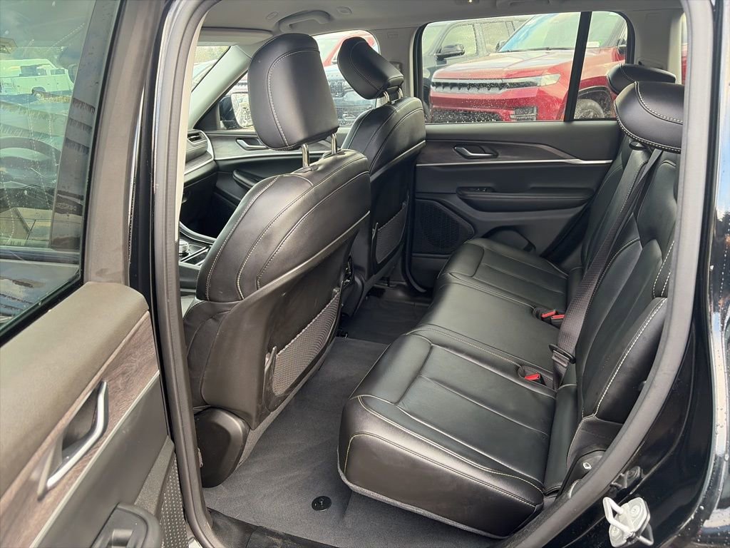 Used 2023 Jeep Grand Cherokee Limited image 4