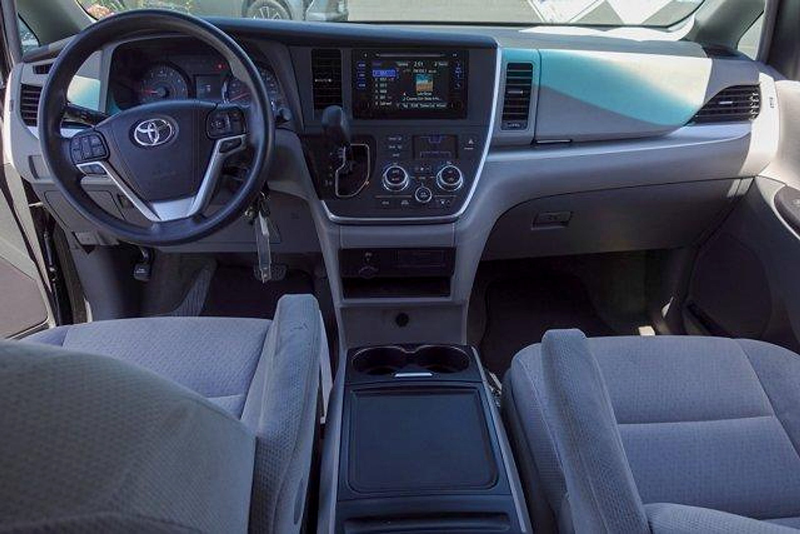 Used 2015 Toyota Sienna LE FWD image 27
