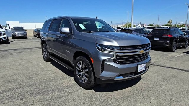 Used 2022 Chevrolet Tahoe LT w/ Luxury Package AWD/4WD image 2