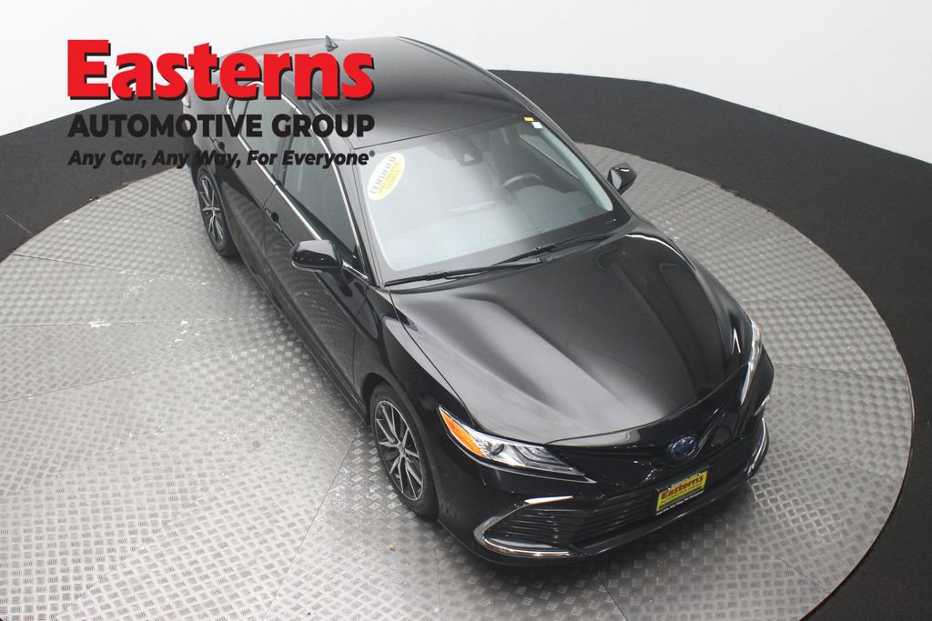 Used 2022 Toyota Camry XLE FWD image 3