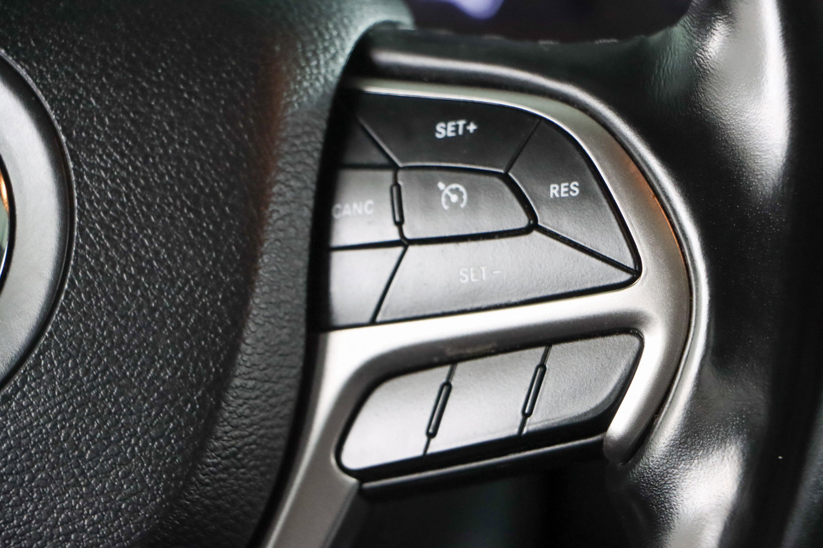 Used 2020 Jeep Grand Cherokee Altitude image 14