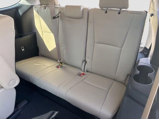 Used 2023 Toyota Highlander XLE AWD/4WD image 17