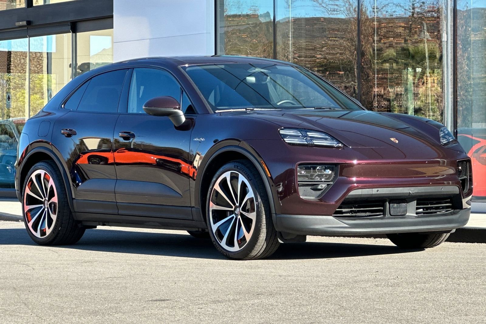Certified 2025 Porsche Macan 4 Electric image 10