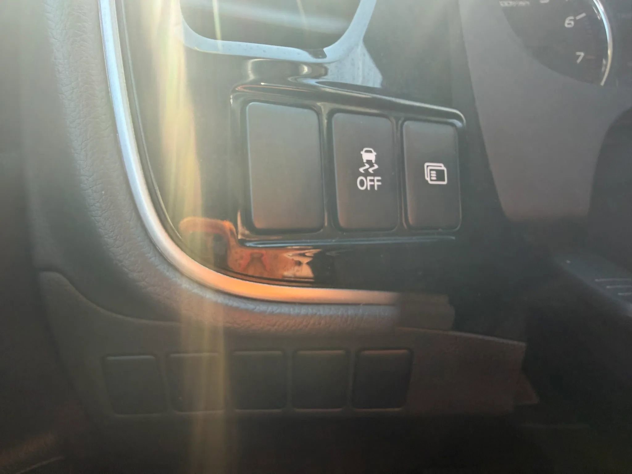 Used 2020 Mitsubishi Outlander ES AWD/4WD image 17