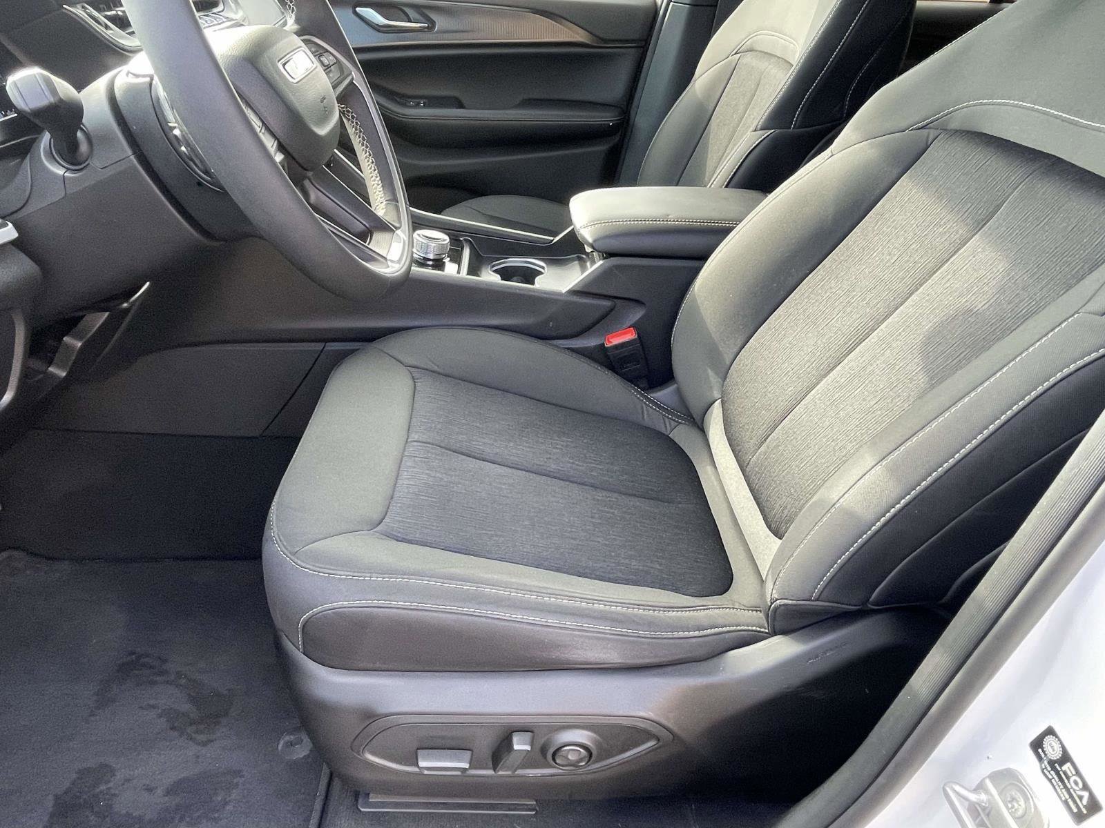 Used 2024 Jeep Grand Cherokee Laredo w/ MOPAR Finishing Package image 16