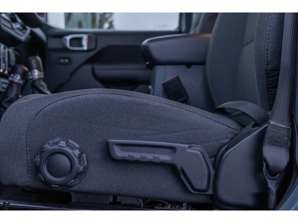 Used 2024 Jeep Gladiator Sport image 16