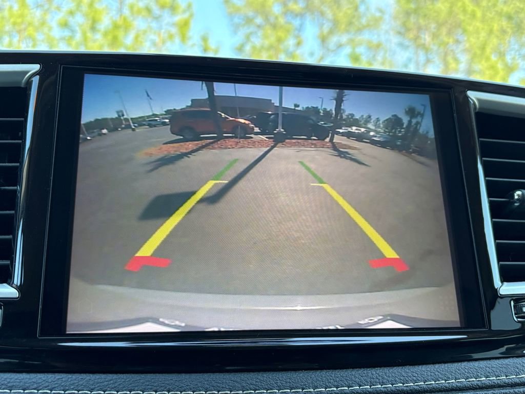 Used 2023 Chrysler Pacifica Touring-L FWD image 20