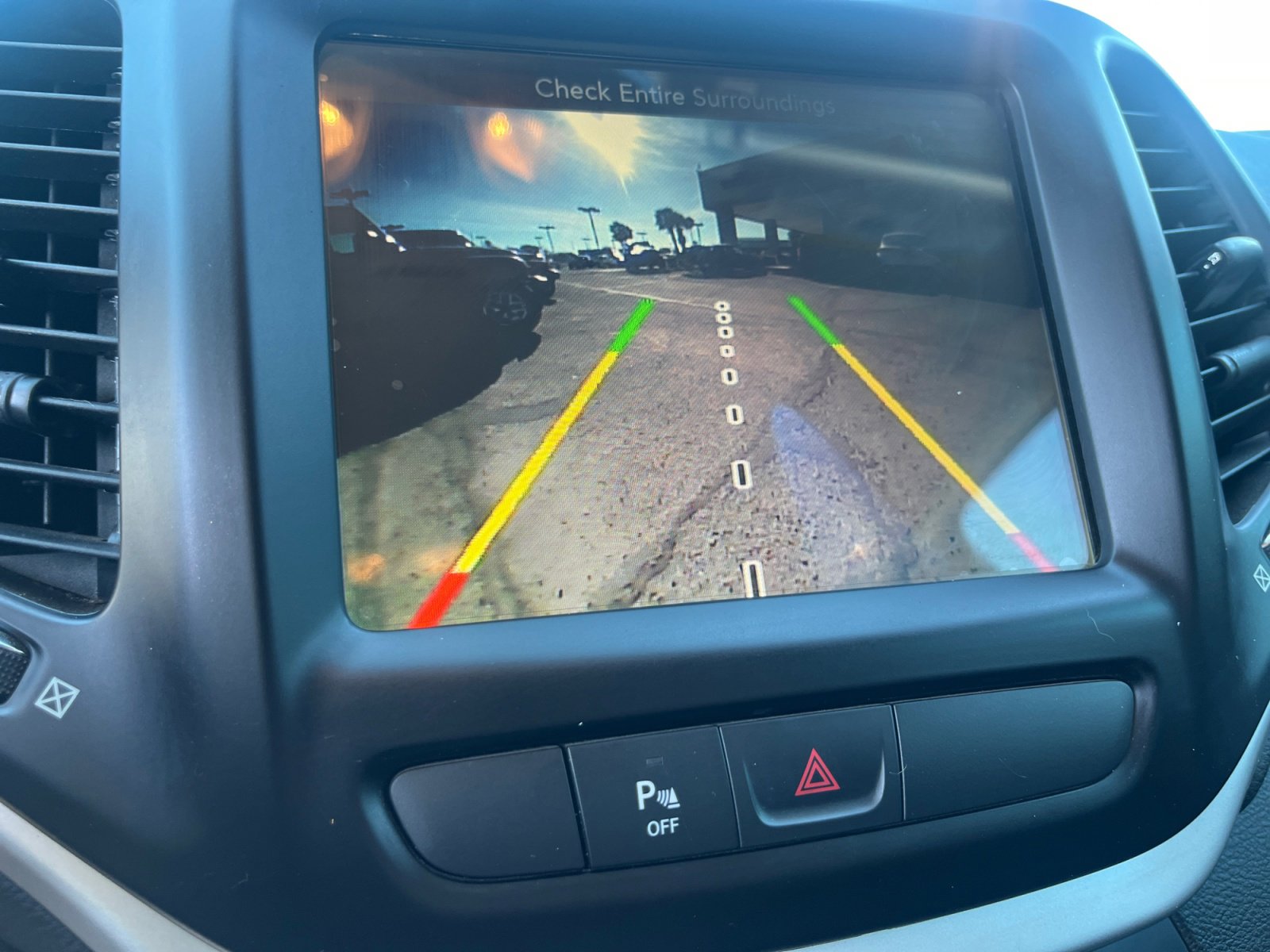 Used 2018 Jeep Cherokee Latitude Plus image 28