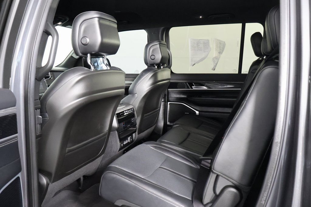 Used 2022 Jeep Wagoneer Series II AWD/4WD image 10
