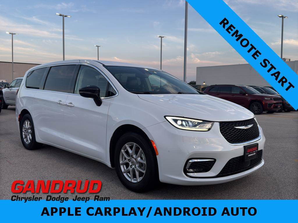 Used 2024 Chrysler Pacifica Touring-L FWD image 1