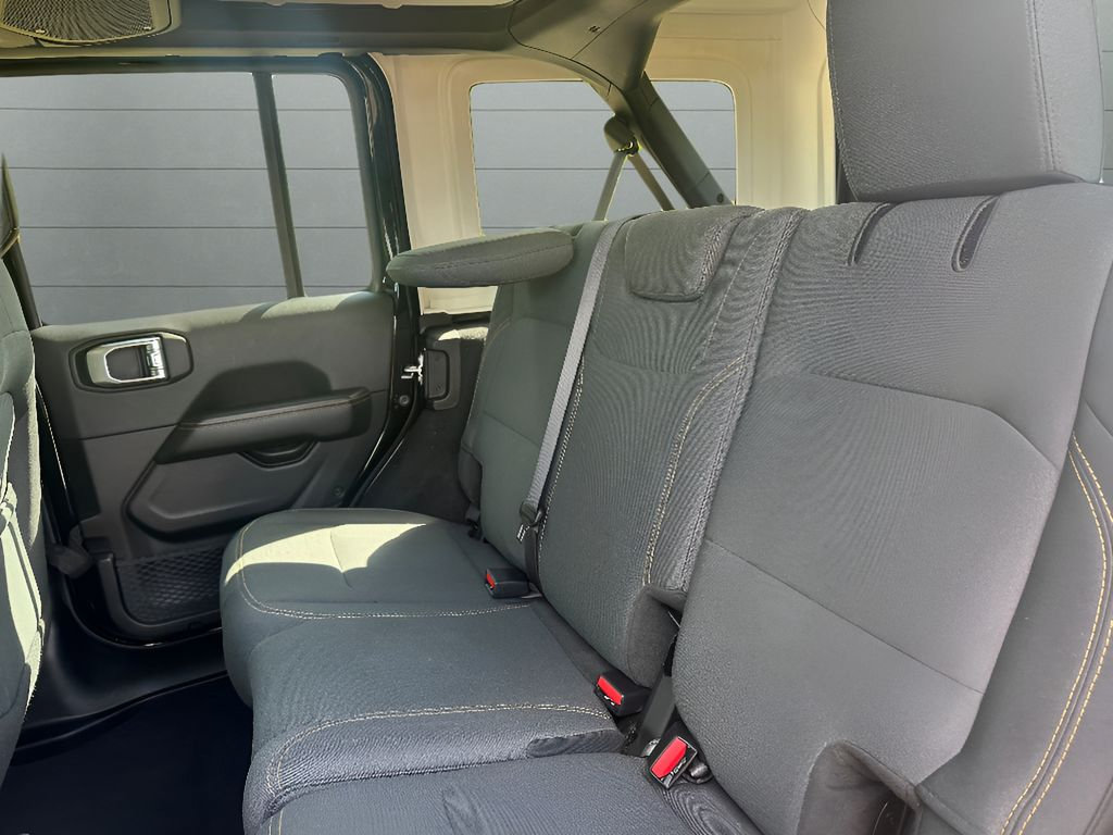 Used 2025 Jeep Wrangler Unlimited Sahara AWD/4WD image 13