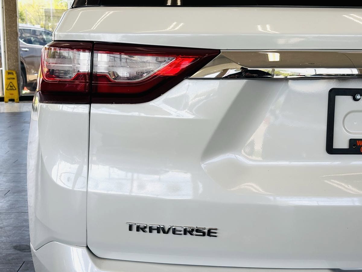 Used 2020 Chevrolet Traverse Premier FWD image 11