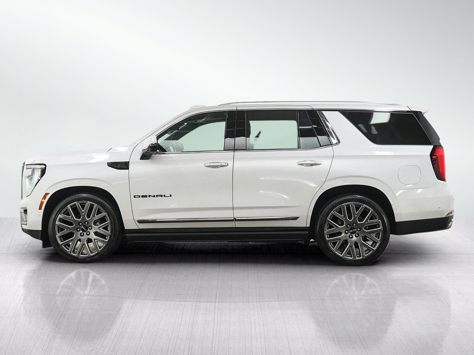 Used 2025 GMC Yukon Denali Ultimate AWD/4WD image 2