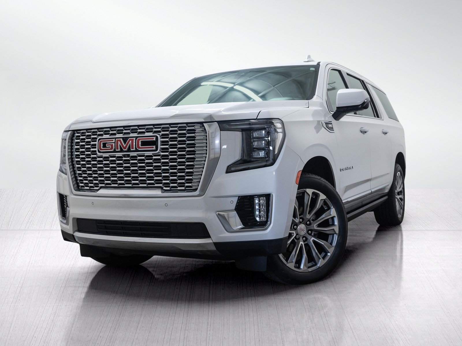 Used 2022 GMC Yukon XL Denali w/ Denali Premium Package AWD/4WD image 1