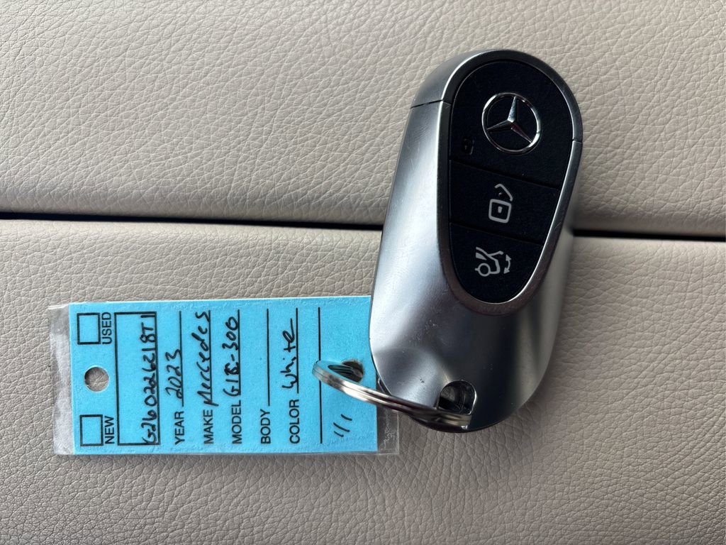 Used 2023 Mercedes-Benz GLC 300 image 39