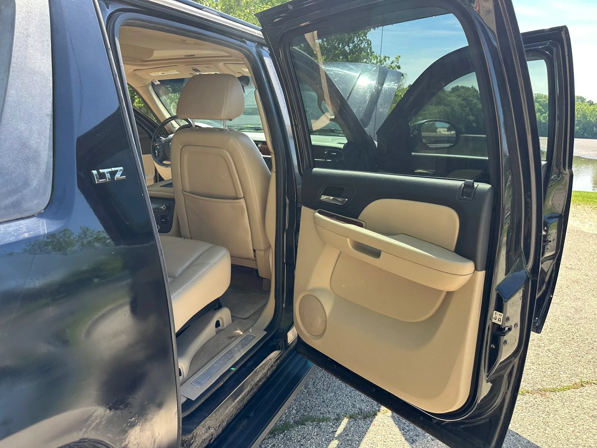 Used 2007 Chevrolet Avalanche LTZ w/ LTZ Preferred Equipment Group AWD/4WD image 12