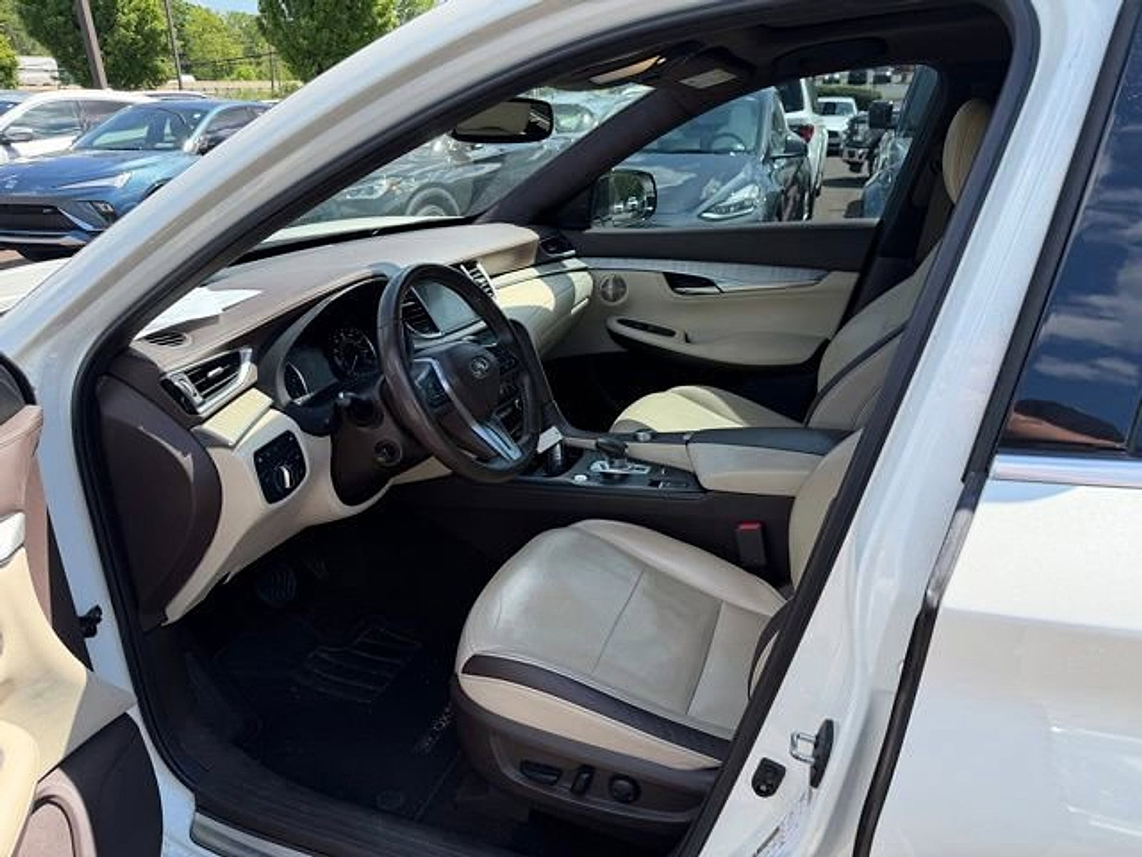 Used 2019 INFINITI QX50 Essential w/ Sensory Package AWD/4WD image 9
