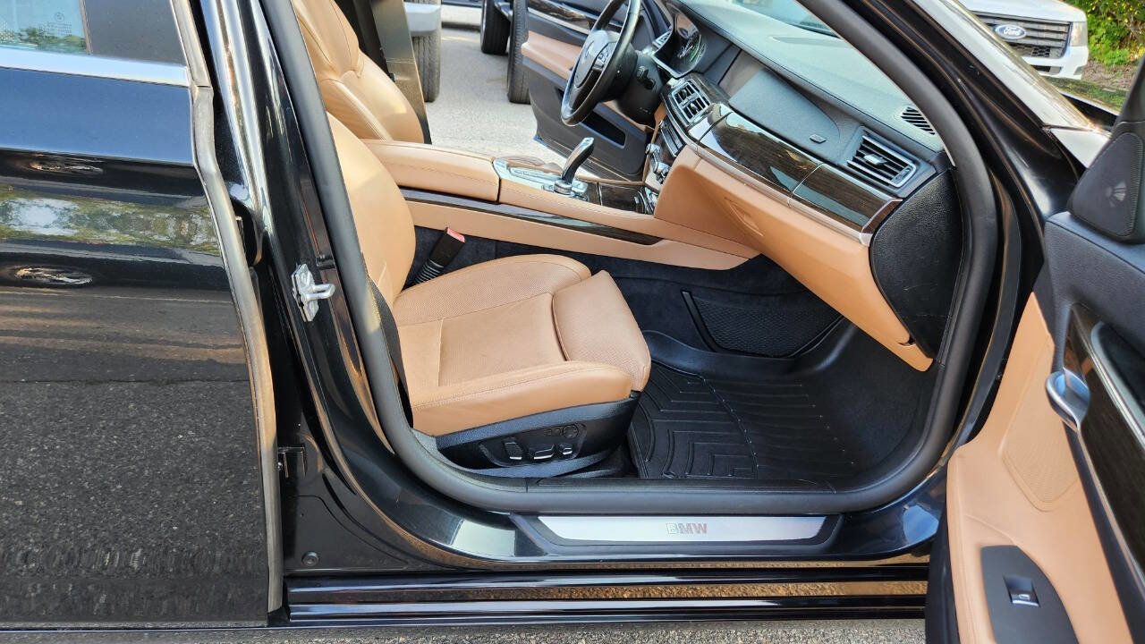 Used 2011 BMW 750Li xDrive 750Li xDrive AWD 4dr Sedan image 42