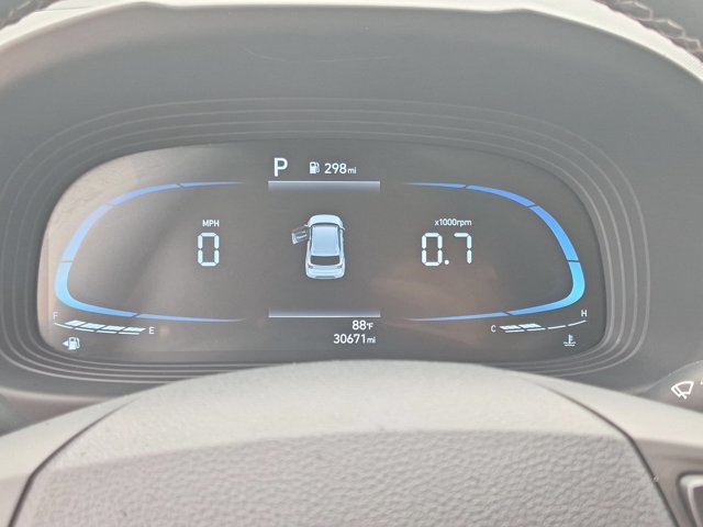 Used 2025 Hyundai Venue SEL FWD image 16