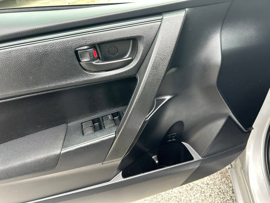Used 2018 Toyota Corolla L FWD image 29