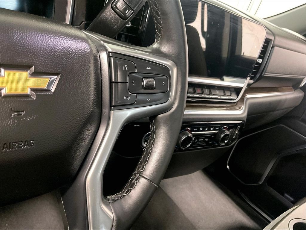 Used 2023 Chevrolet Silverado 1500 LT AWD/4WD image 23