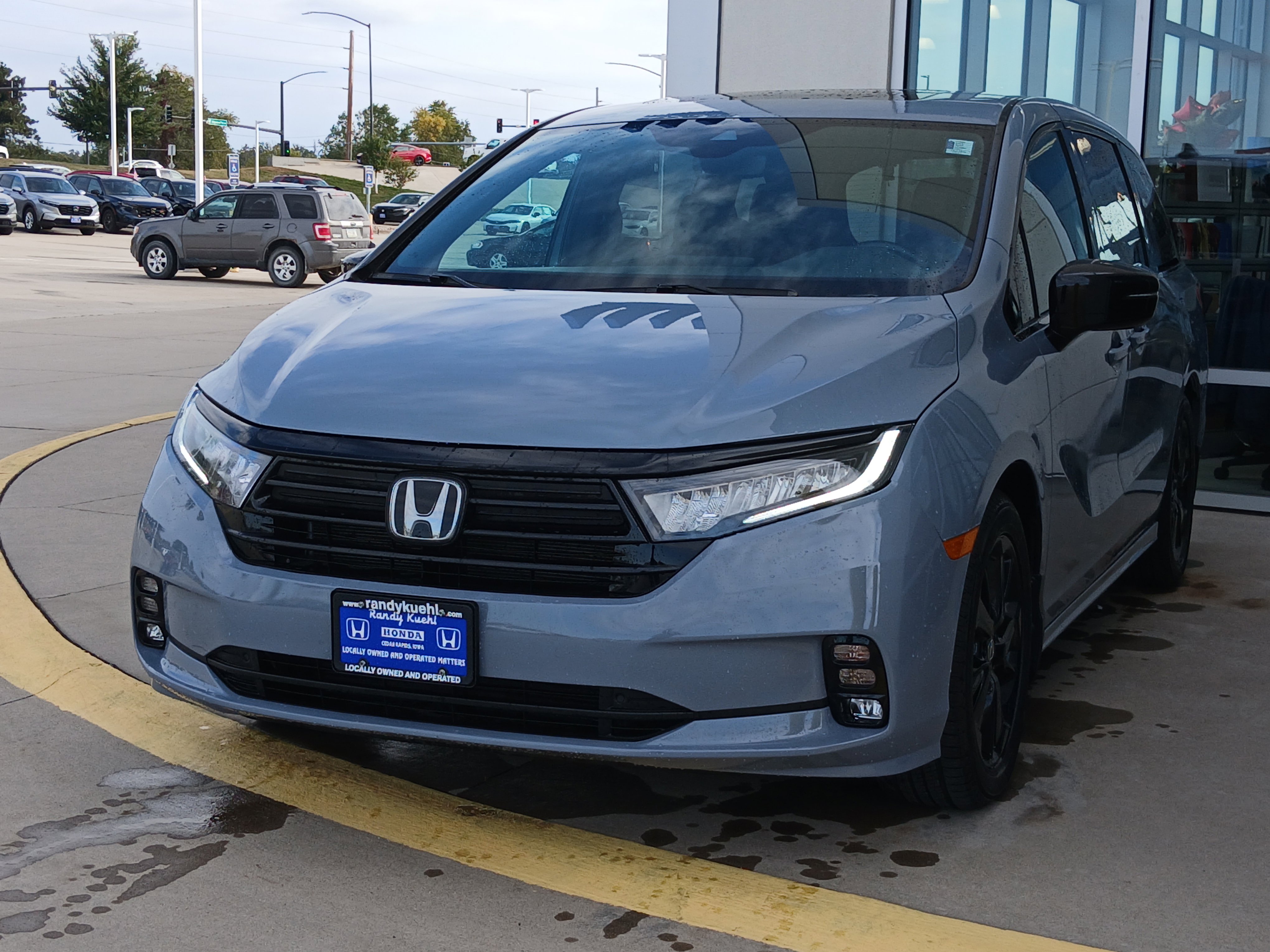 Used 2023 Honda Odyssey Sport image 3