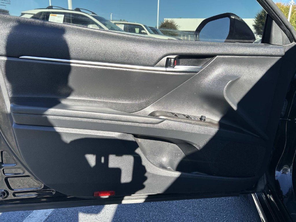 Used 2021 Toyota Camry SE FWD image 18