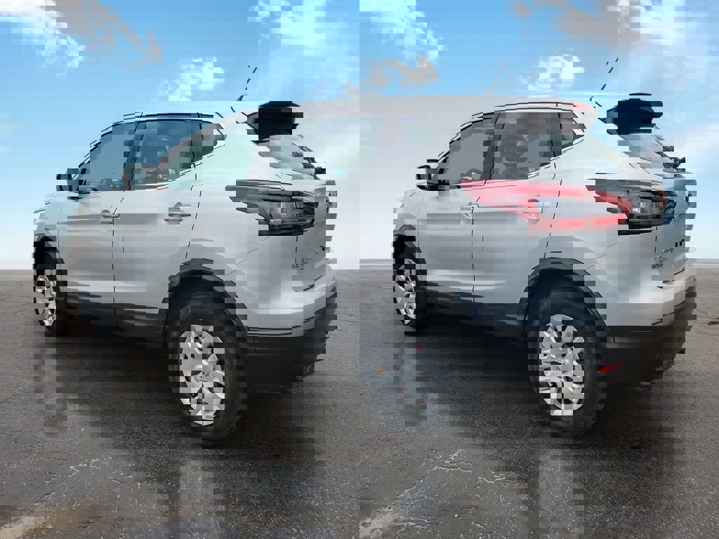 Used 2020 Nissan Rogue Sport S image 3