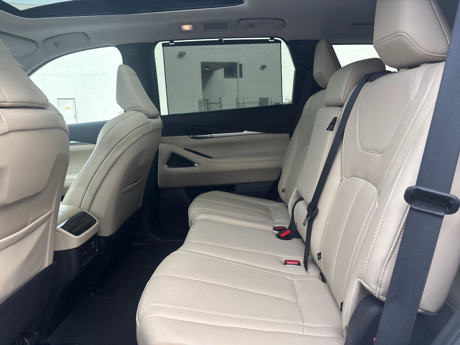 Used 2023 INFINITI QX60 Sensory w/ Cargo Package AWD/4WD image 32