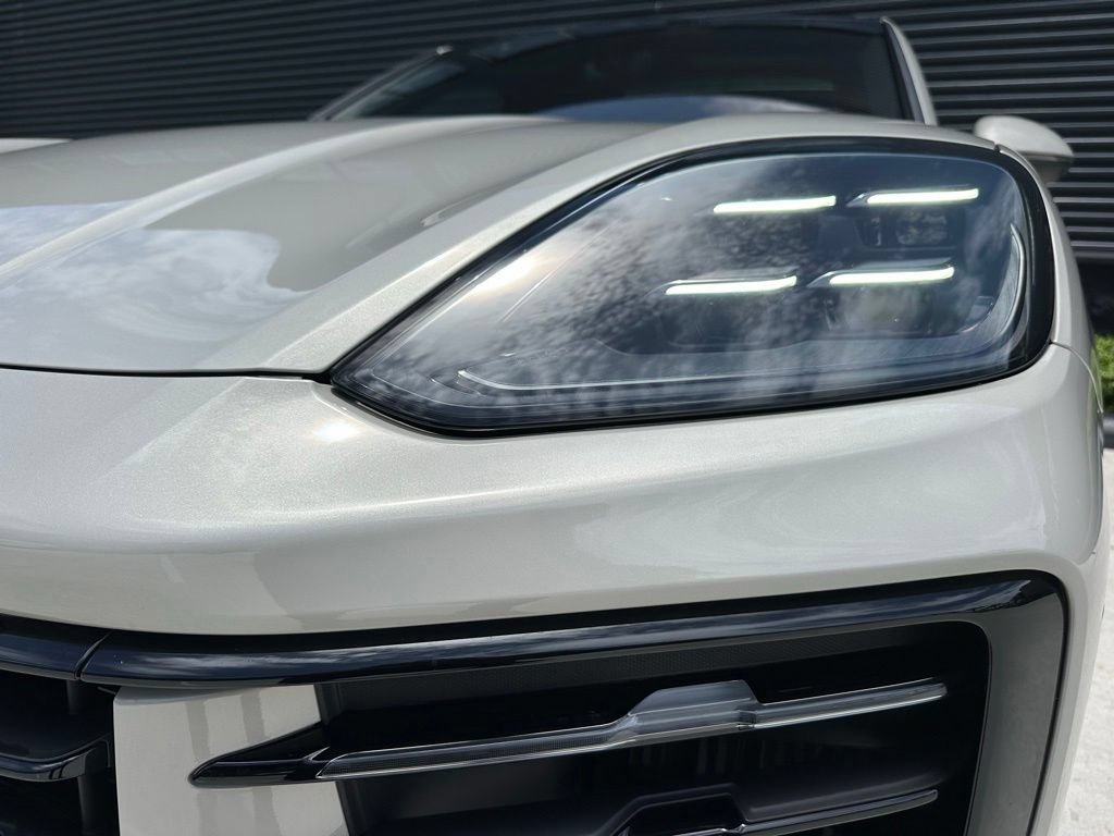Certified 2026 Porsche Cayenne S AWD/4WD image 9