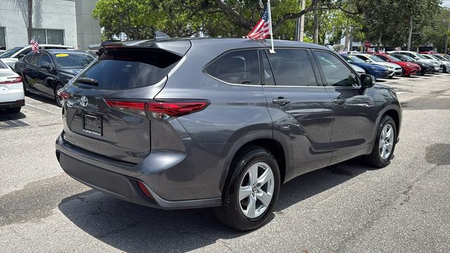 Used 2021 Toyota Highlander L FWD image 9