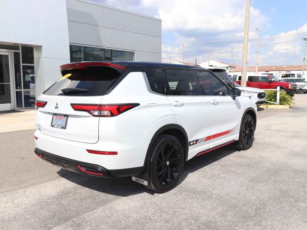 Used 2024 Mitsubishi Outlander SE Black Edition image 14