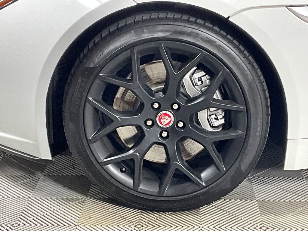 Used 2020 Jaguar F-TYPE Convertible RWD image 12