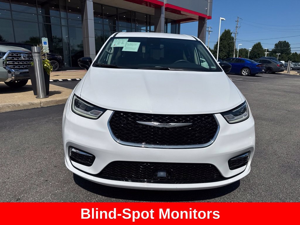Used 2024 Chrysler Pacifica Limited FWD image 10