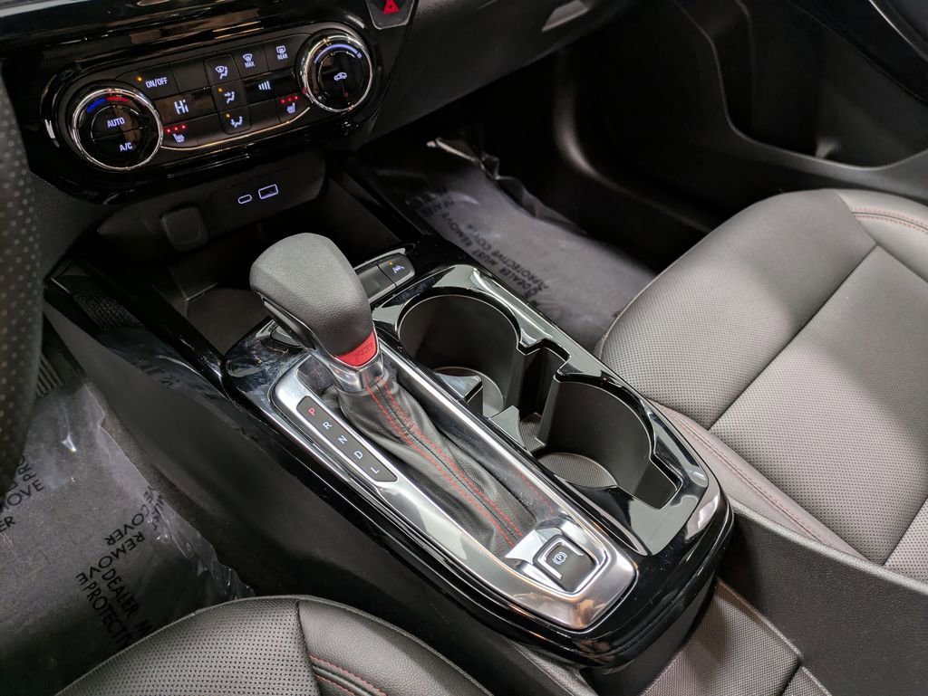 Used 2025 Chevrolet Trax RS w/ Driver Confidence Package image 13