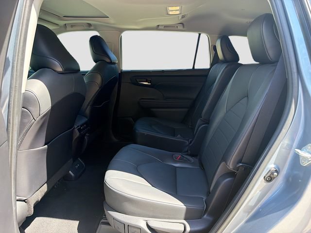 Used 2021 Toyota Highlander XLE FWD image 22