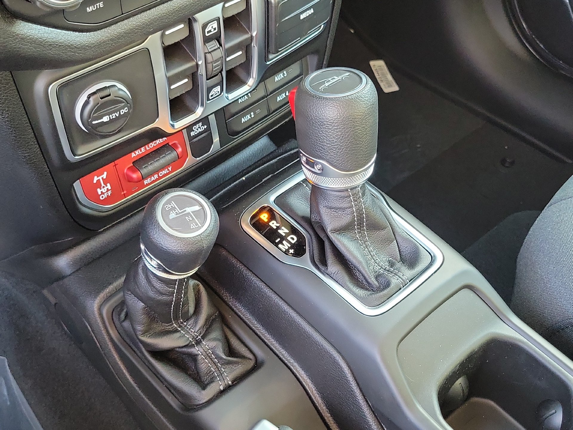 New 2026 Jeep Gladiator Sport AWD/4WD image 12